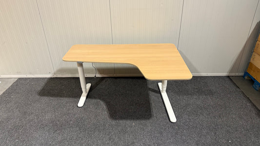 Begagnat IKEA höj och sänkbart kontorsbord med högersida