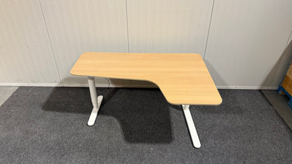 Begagnat IKEA höj och sänkbart kontorsbord med högersida