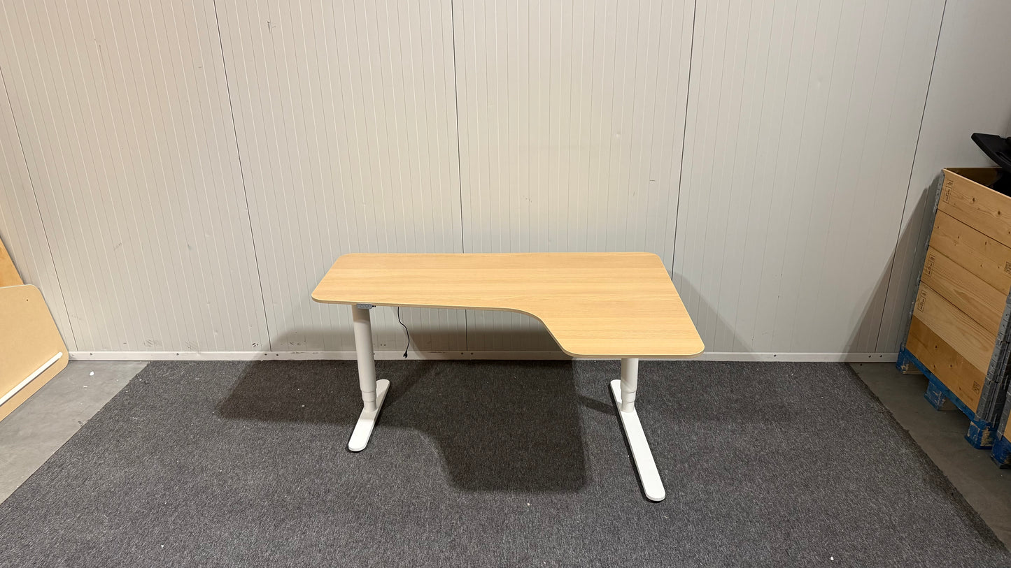 Begagnat IKEA höj och sänkbart kontorsbord med högersida