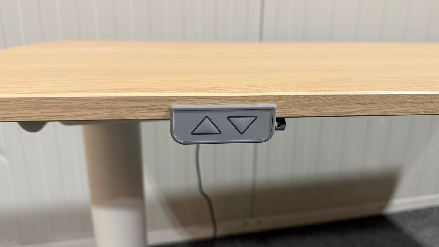 Begagnat IKEA höj och sänkbart kontorsbord med högersida