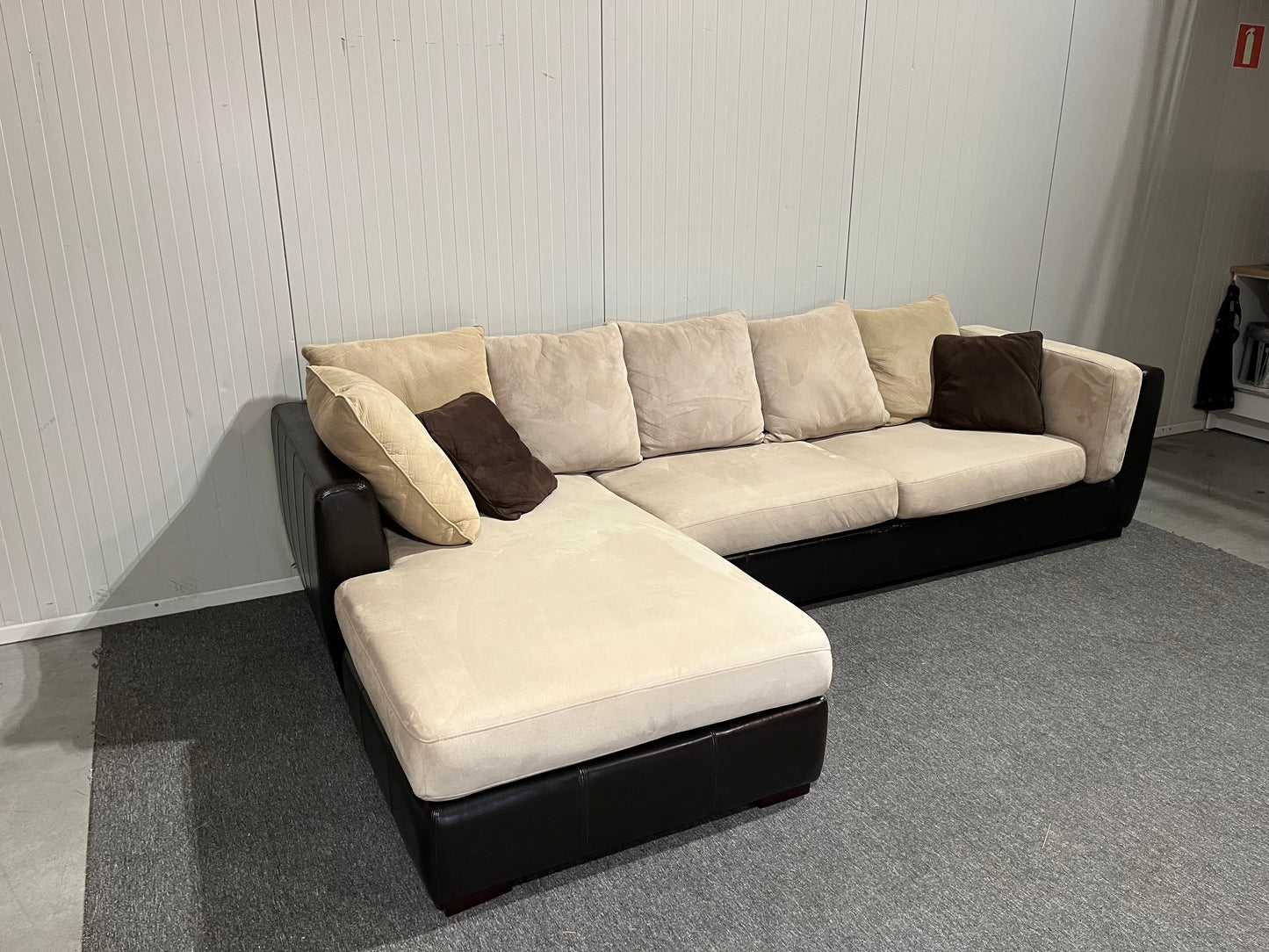 Begagnad soffa schäslong baksida