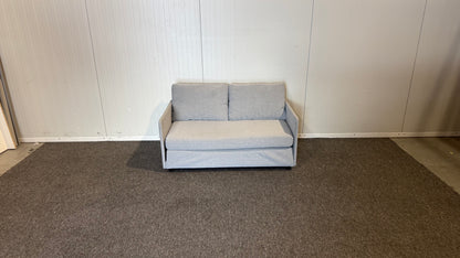 Begagnad grå IKEA bäddsoffa ovanifrån