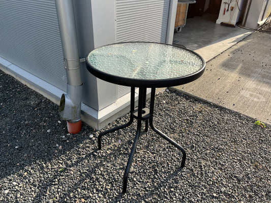 Utebord i metall med glasskiva – svart
