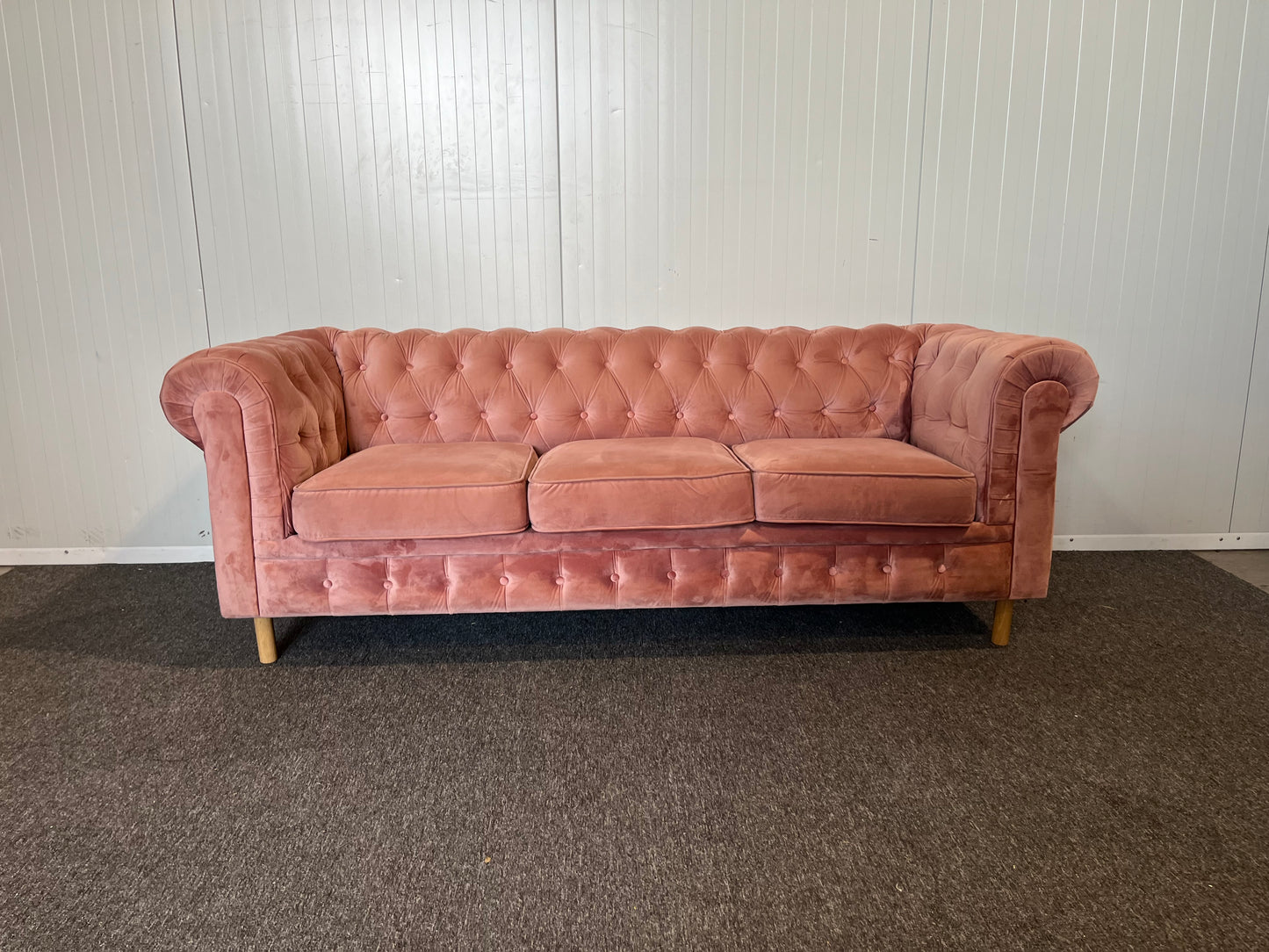 Begagnad rosa 3-sitssoffa