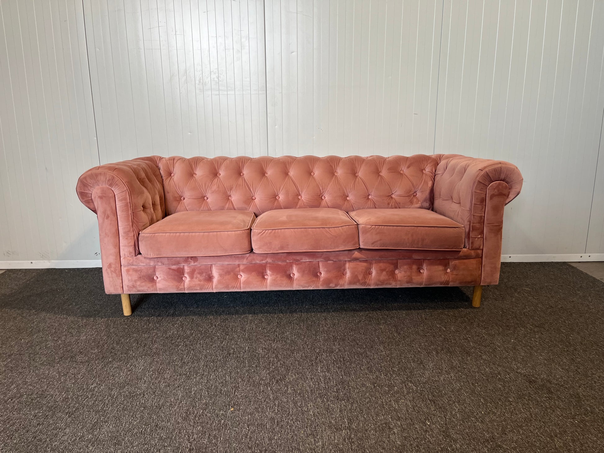 Begagnad rosa 3-sitssoffa