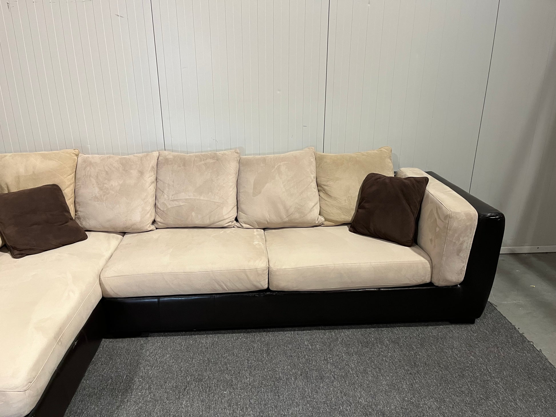 Begagnad soffa schäslong helhet