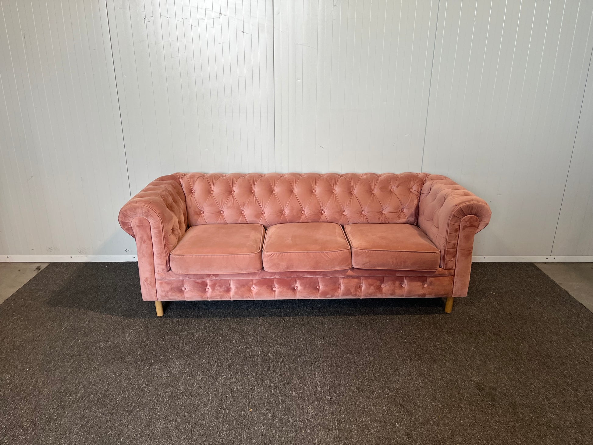Begagnad rosa 3-sitssoffa