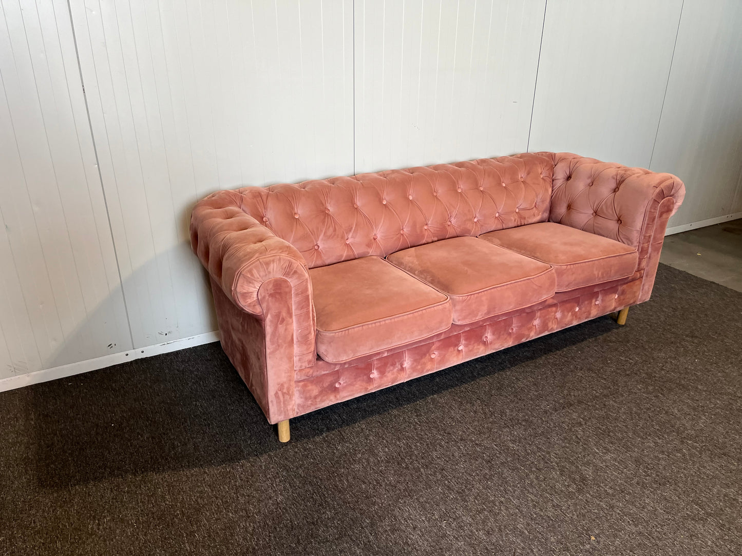 Begagnad rosa 3-sitssoffa