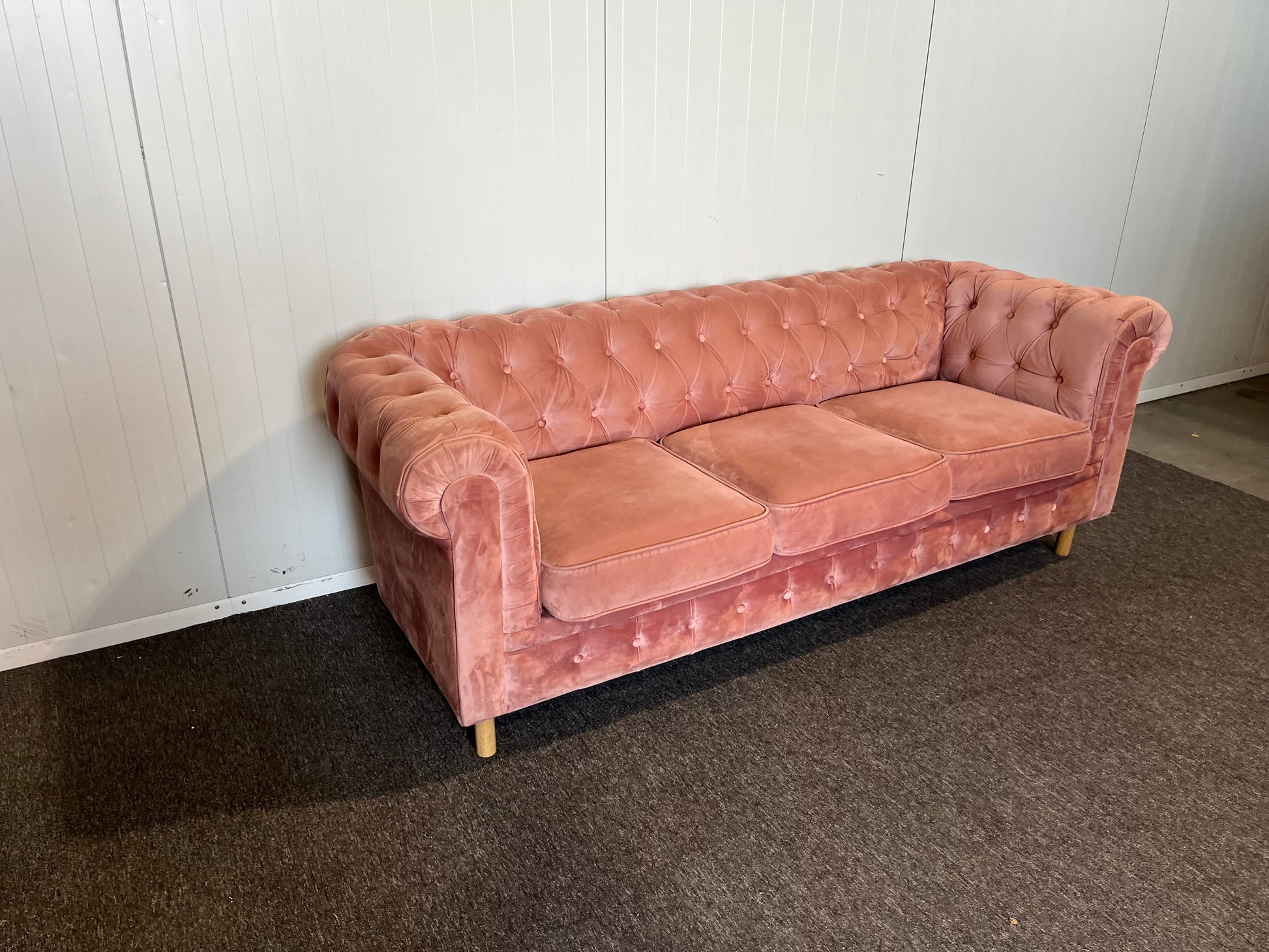 Begagnad rosa 3-sitssoffa