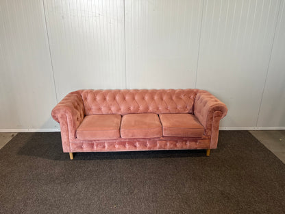 Begagnad rosa 3-sitssoffa detalj