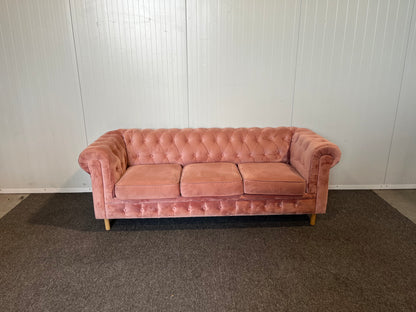 Begagnad rosa 3-sitssoffa framifrån