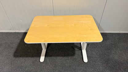 Begagnat IKEA höj och sänkbart skrivbord i mindre storlek