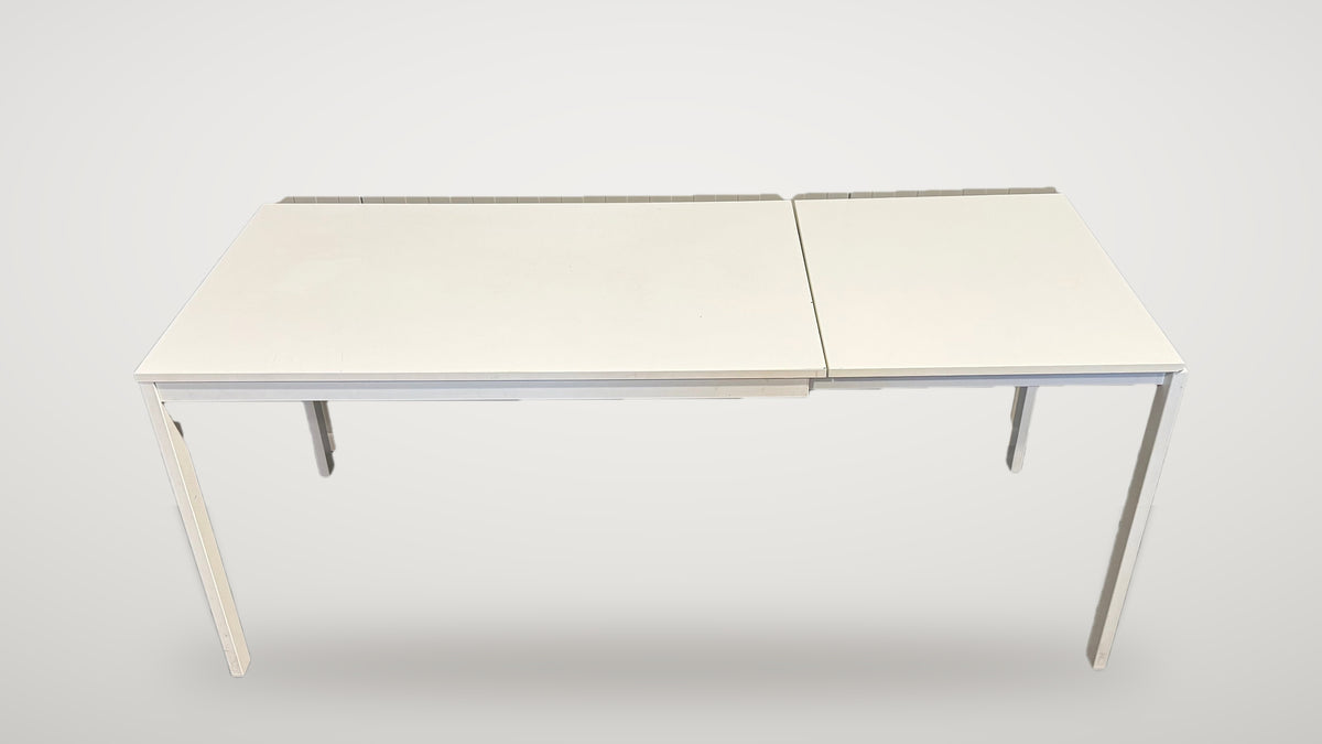 Begagnat vitt IKEA-bord med utfällbar skiva, utdraget