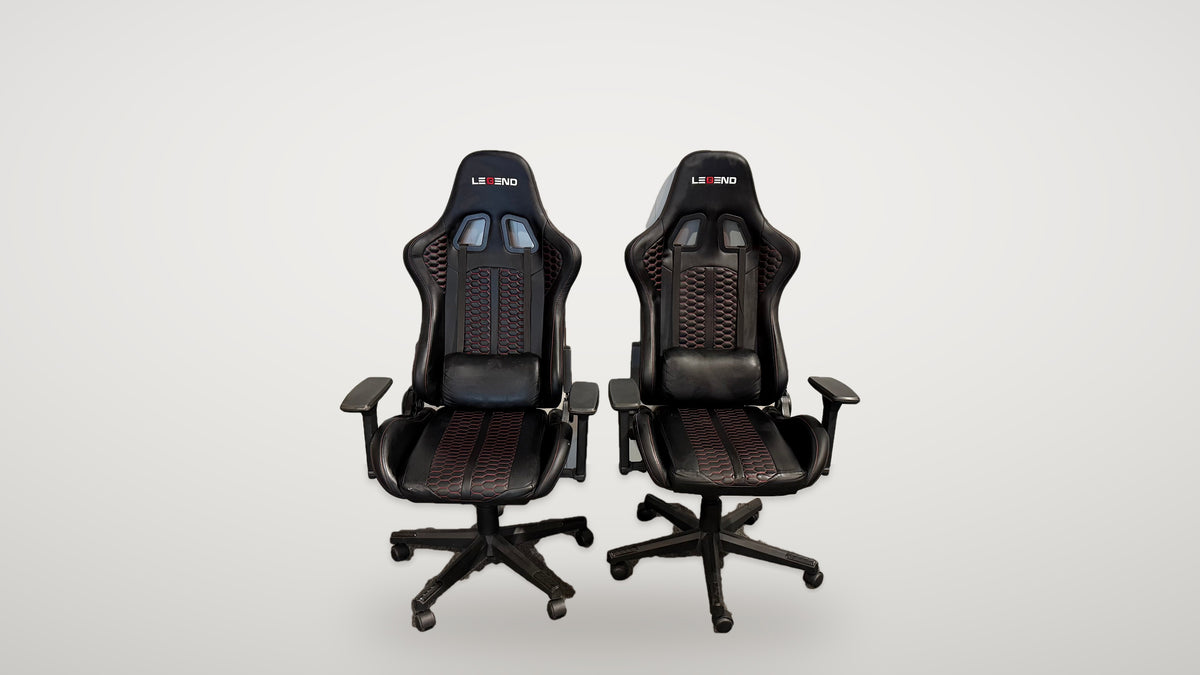Två begagnade svarta gamingstolar höj- och sänkbara framifrån